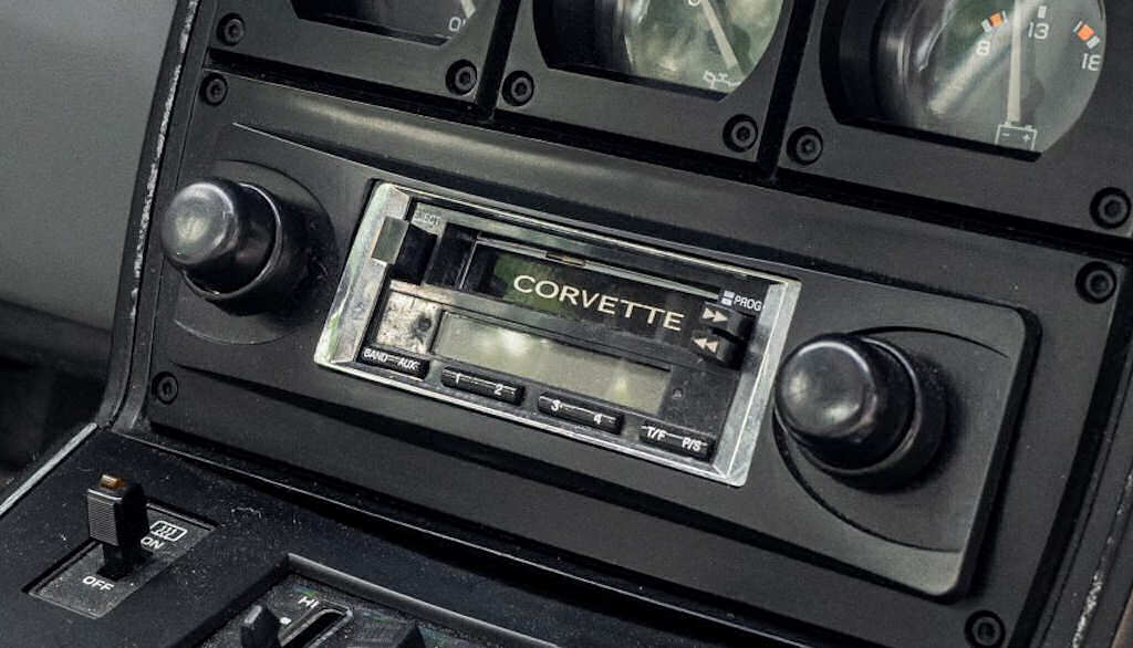 Corvette C3 Radio